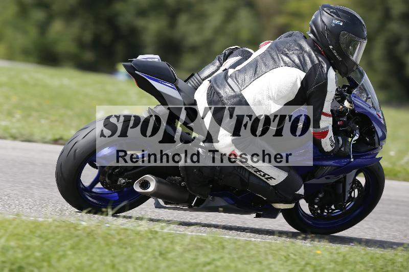 /53 16.09.2025 Track Day Domi Aegerter ADR/Gruppe gruen/backside